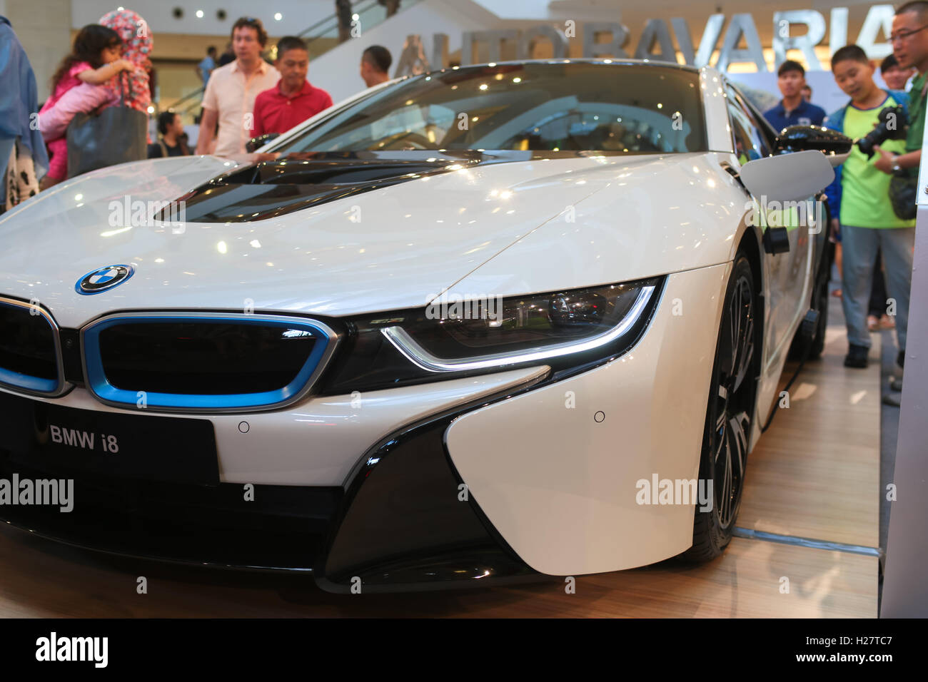 La BMW ibrido plug-in auto sportive, i8 vetrina a BMW e Mini Cooper road show 2016 al Pavillion Shopping Mall, KL Malaysia. Foto Stock