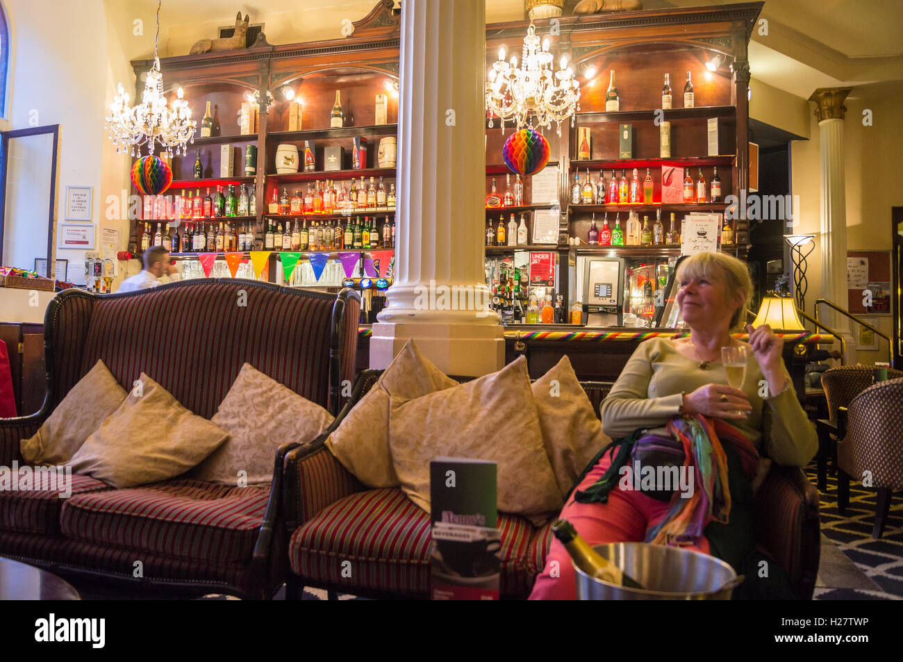 Britannia Hotel bar, precedentemente Watt magazzino tessile, 1851-1856 da Travis & Magnall, Portland Street, Manchester, Inghilterra Foto Stock