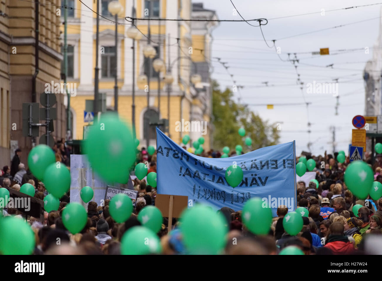 Rally di protesta contro il razzismo e l'ala destra alla violenza estremista in Finlandia Foto Stock