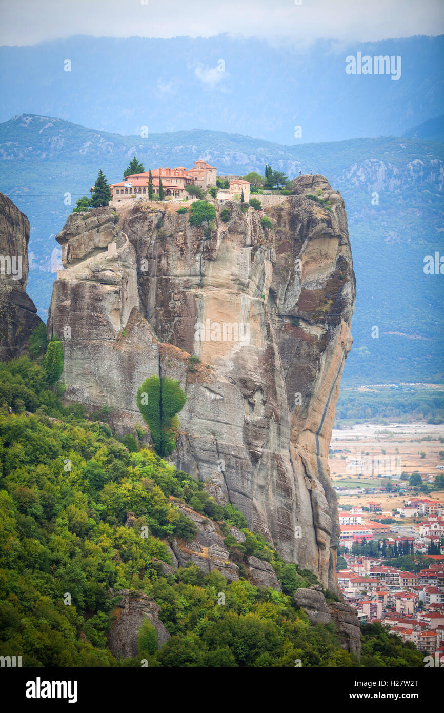 Immagine a colori di un monastero a Meteora, Grecia. Foto Stock