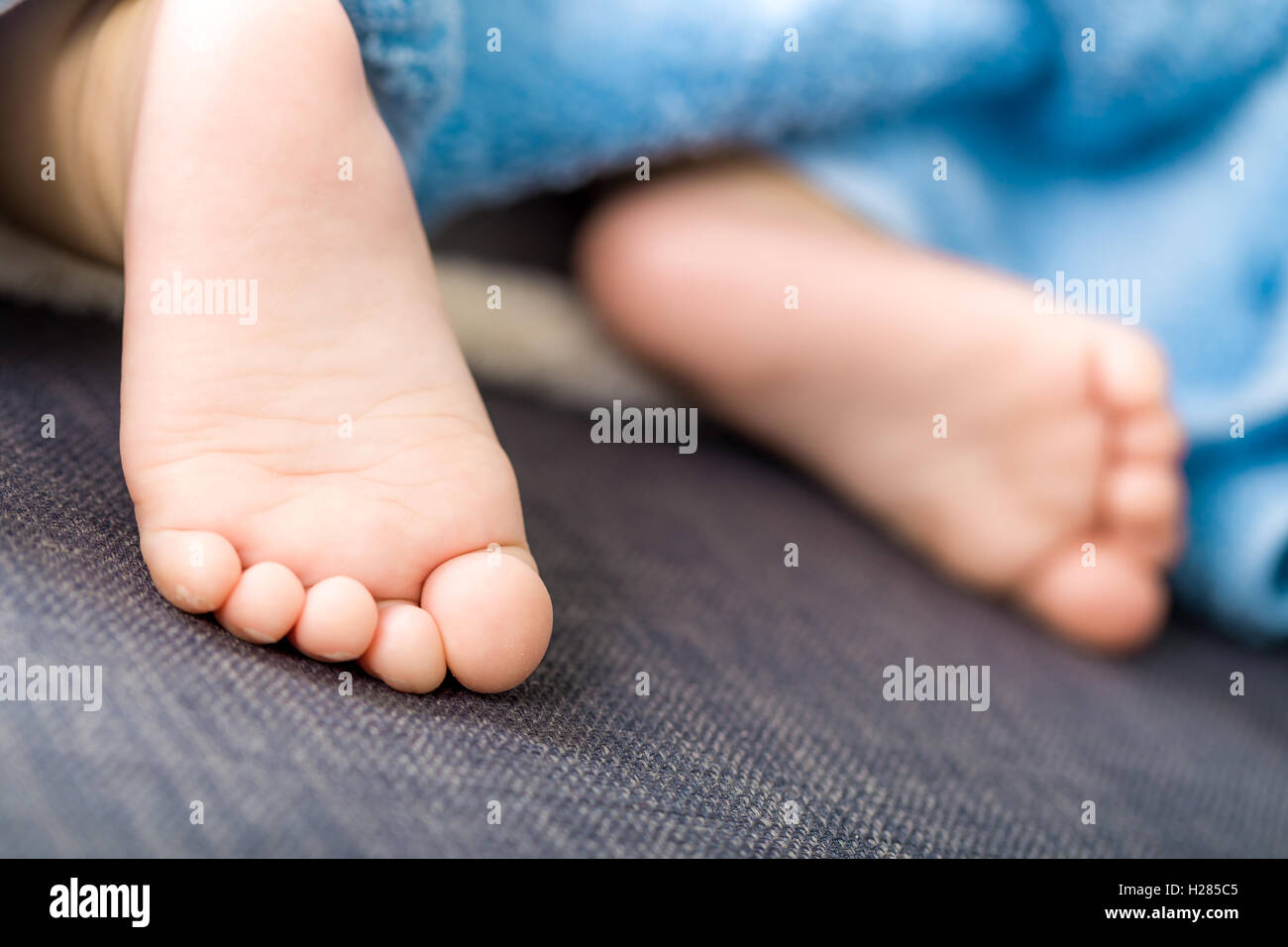 Piedi del bambino Foto Stock