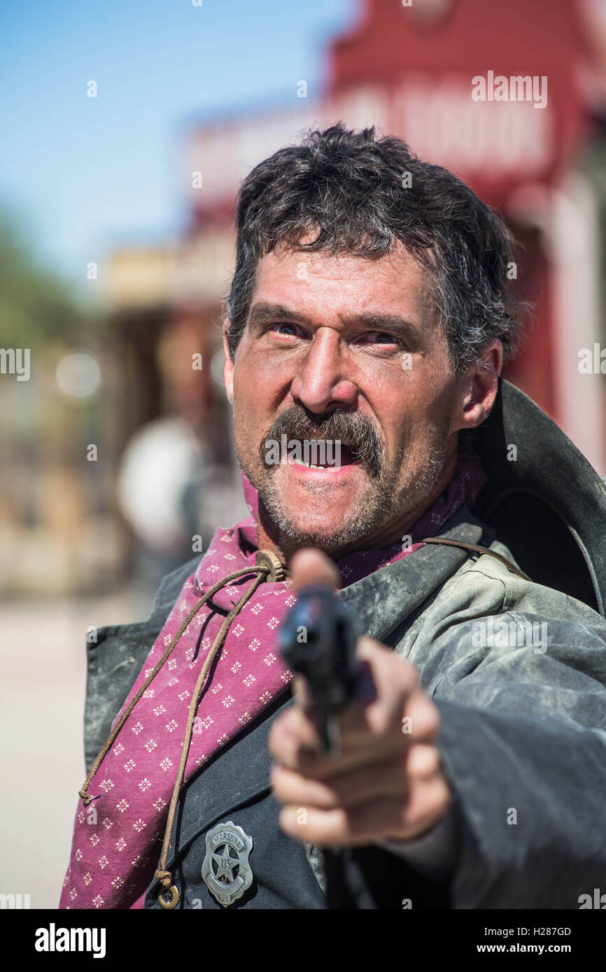 Screaming Cowboy mira Gun Foto Stock