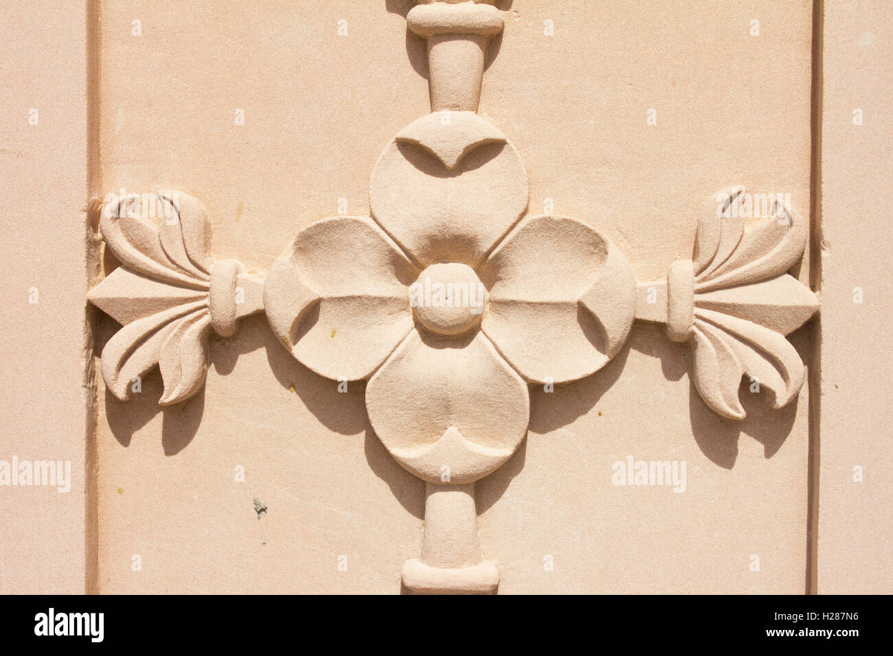 Struttura floreale su pietra nel tempio Jain Foto Stock