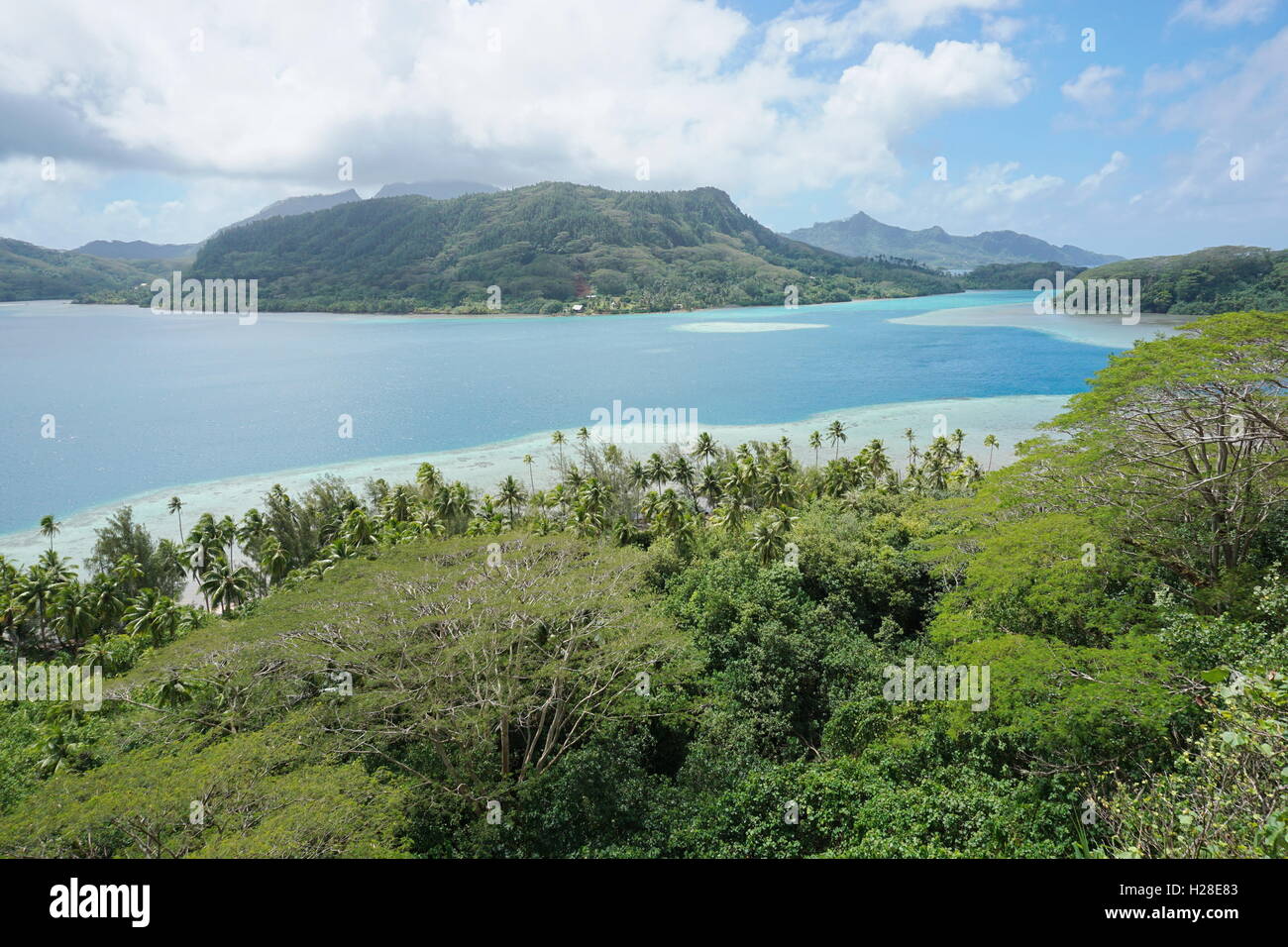 Paesaggio di Huahine isola, Bourayne bay, Oceano Pacifico del Sud, Isole Sottovento, Polinesia Francese Foto Stock