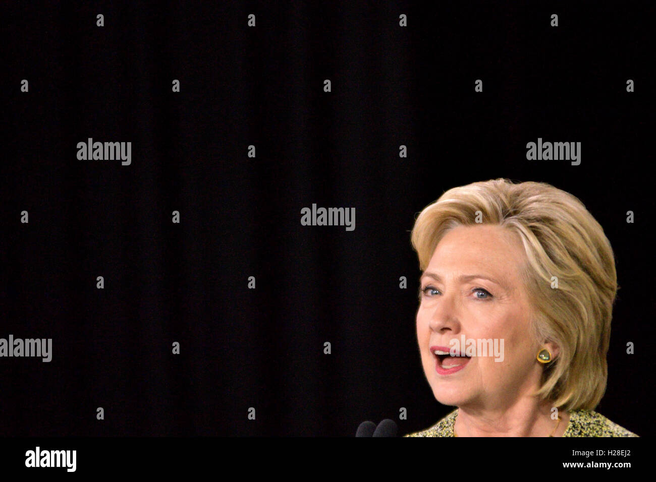Candidato presidenziale democratico Hillary Clinton risolve millennial a Settembre 19, 2016 rally in Philadelphia, PA Foto Stock