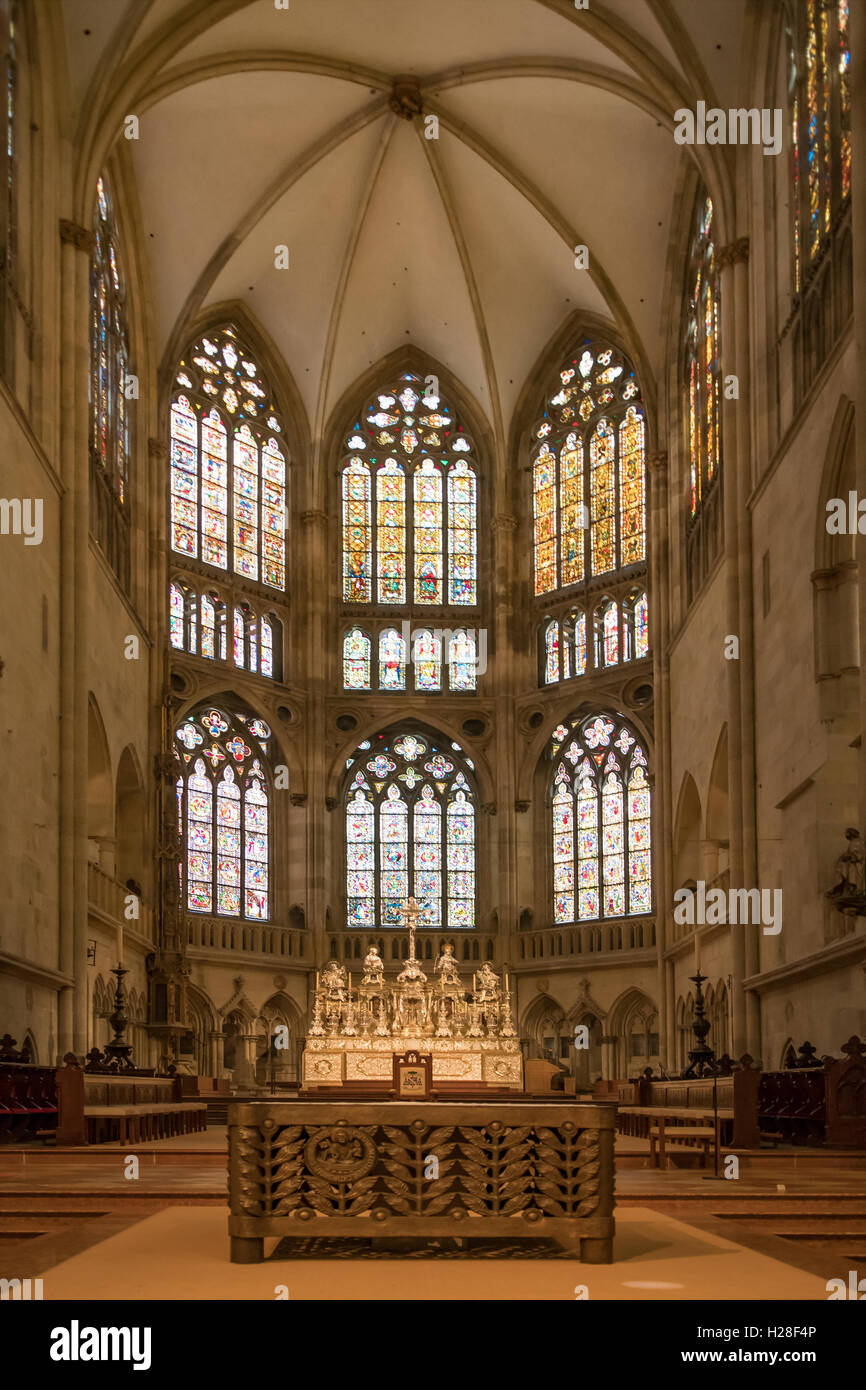Altare nella Basilica di San Pietro, cattedrale di Regensburg, Germania Foto Stock