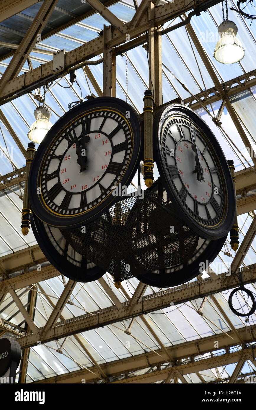 Regno Unito, Londra Waterloo, Waterloo Station, stazione orologio Foto Stock