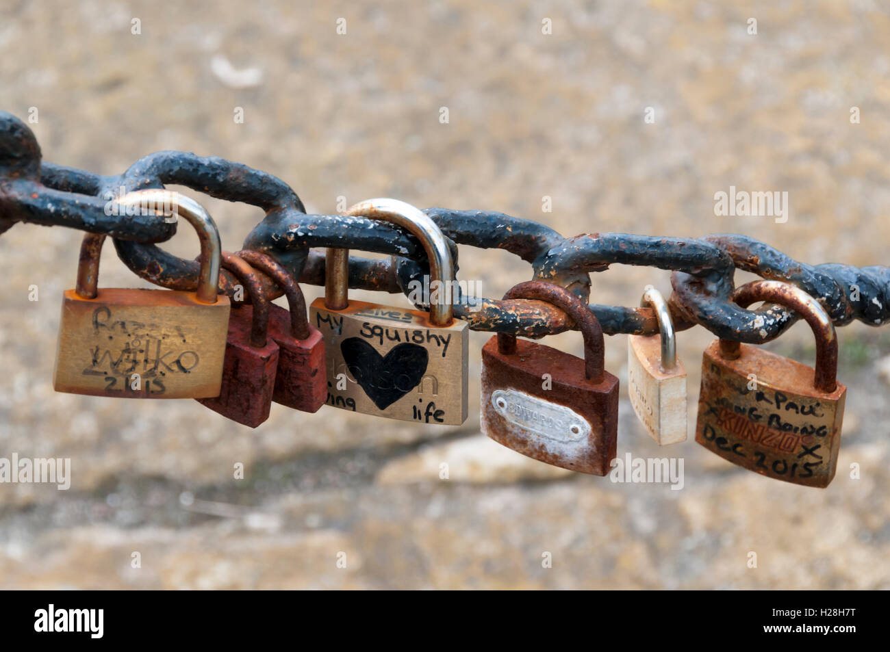 Lovelocks lungo il lungomare di Liverpool. Foto Stock