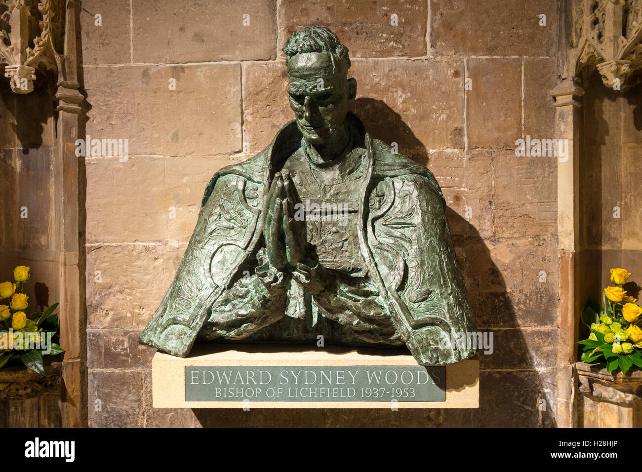 Busto di Edward Sydney legno nel vestibolo di Lichfield Cathedral, Lichfield, Staffordshire, England, Regno Unito Foto Stock