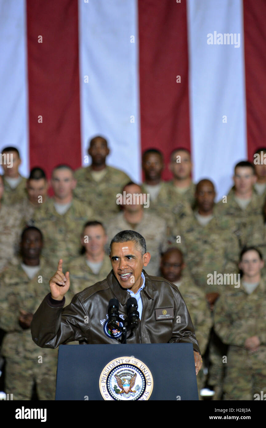 Il Presidente degli Stati Uniti Barack Obama parla per le truppe durante una visita inaspettata di Bagram Air Field Maggio 25, 2014 in Afghanistan. Foto Stock