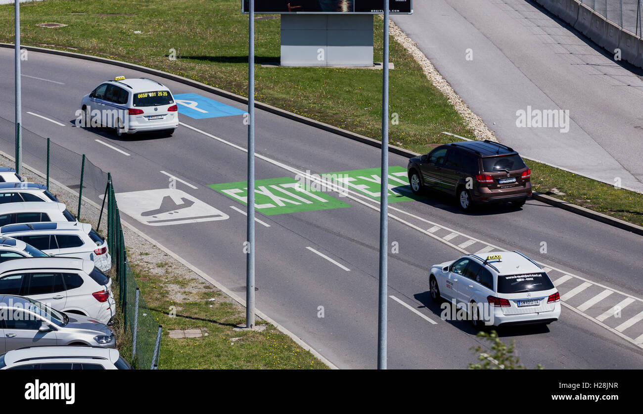 Parcheggio aeroporto uscita Foto Stock