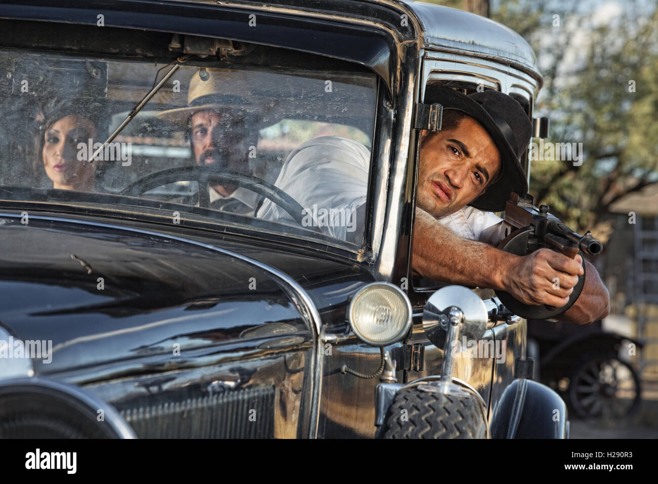 1920s Gangster guidare dal tiro Foto Stock
