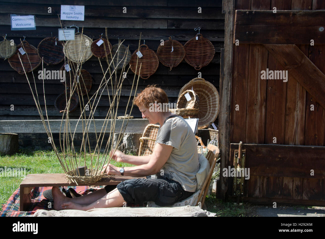 BEDFORDSHIRE; PITSTONE Museo; il cestello MAKER SUL LAVORO Foto Stock