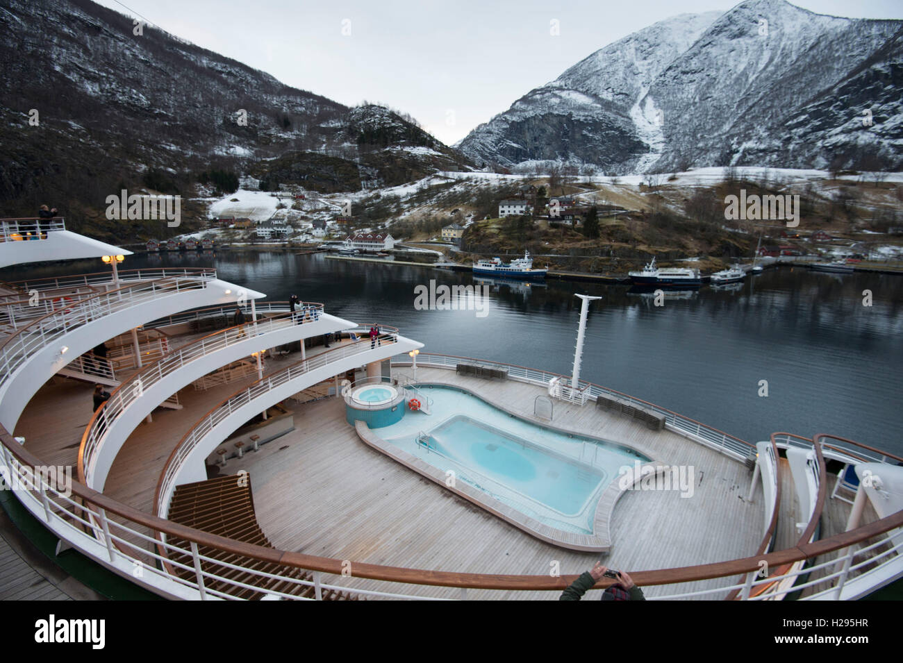 P&O Oriana nave da crociera nella neve coverered fiordi in Norvegia. Foto Stock