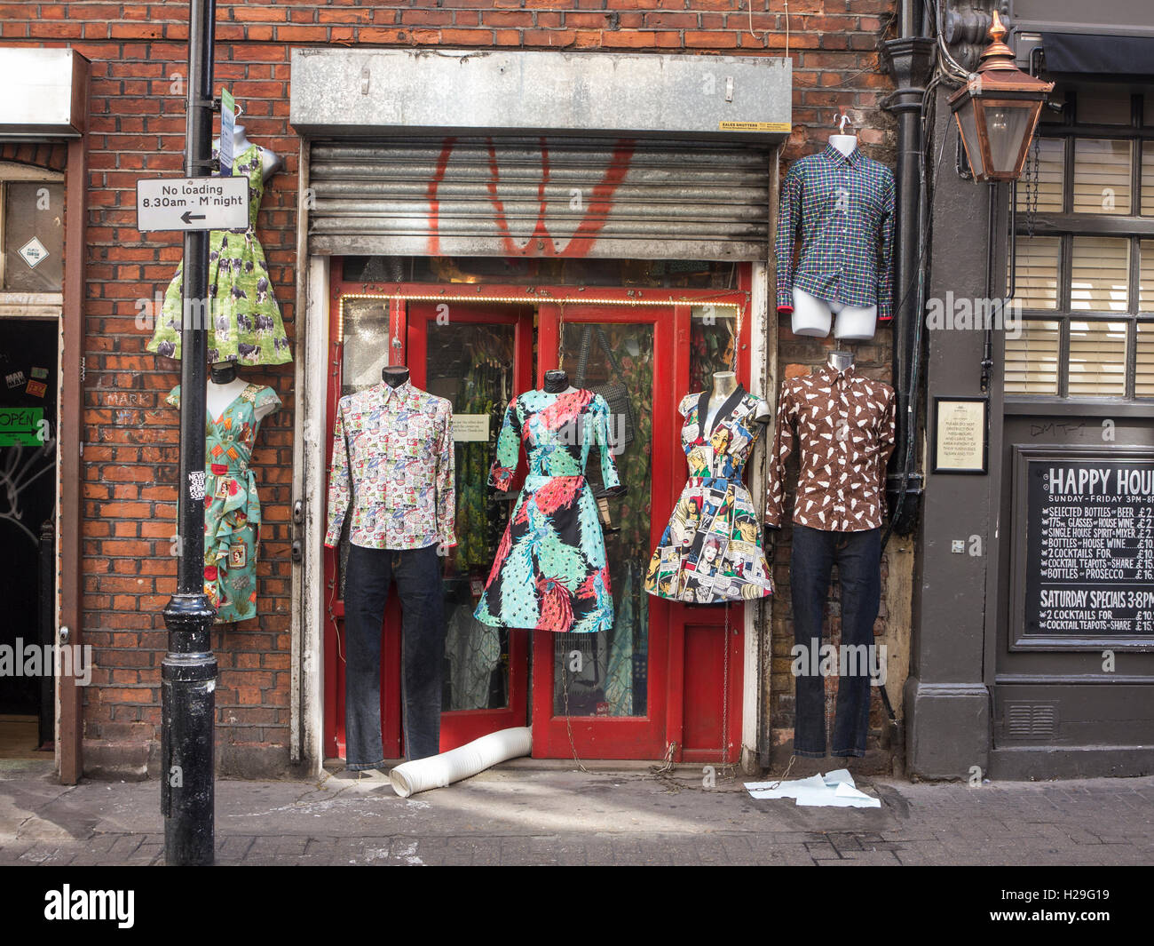 Abiti antichi al di fuori di un hotel boutique in Soho Foto Stock