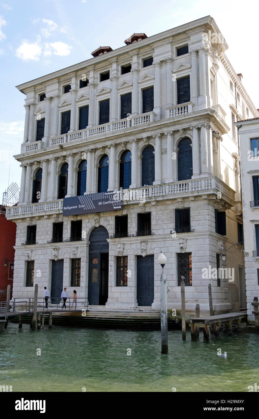 Il Palazzo Corner della Regina, un imponente palazzo del XVIII secolo sul Canal Grande a Venezia, Italia Foto Stock