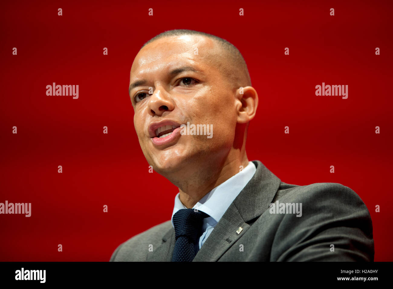 Liverpool, Regno Unito. Il 26 settembre 2016. Ombra il Segretario di Stato per la difesa Clive Lewis MP parla al giorno due del partito laburista conferenza in Liverpool. Credito: Russell Hart/Alamy Live News. Foto Stock