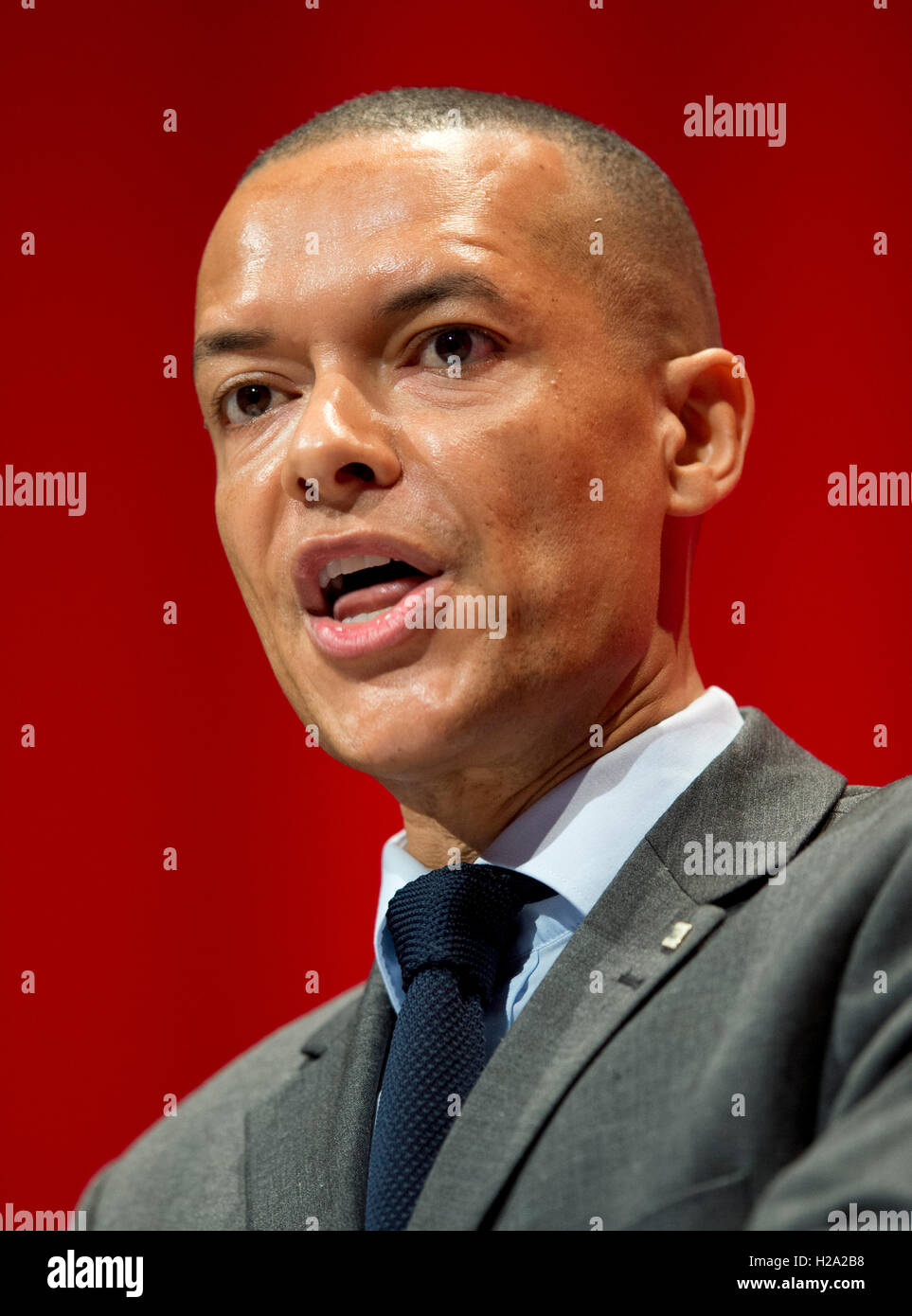 Liverpool, Regno Unito. Il 26 settembre 2016. Ombra il Segretario di Stato per la difesa Clive Lewis MP parla al giorno due del partito laburista conferenza in Liverpool. Credito: Russell Hart/Alamy Live News. Foto Stock