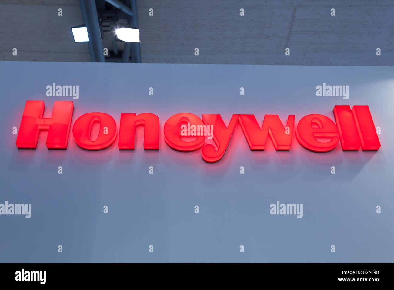 Honeywell company logo presso la IAA Veicoli Commerciali 2016 Fiera Internazionale Foto Stock