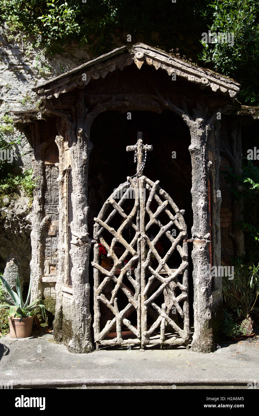 Elaborare altare in legno culto santuario in Lago di Como Italia Foto Stock