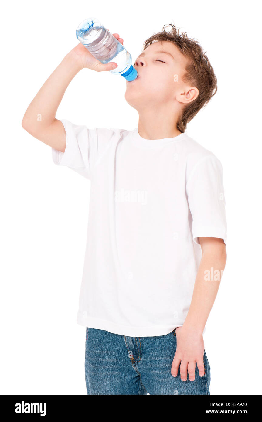Ragazzo beve l'acqua Foto Stock