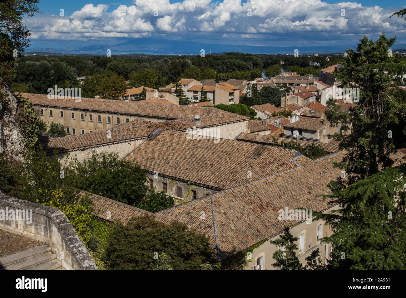 Avignone è delimitata dal fiume Rodano nella Vaucluse Provence e chiamata "Città dei Papi" Foto Stock