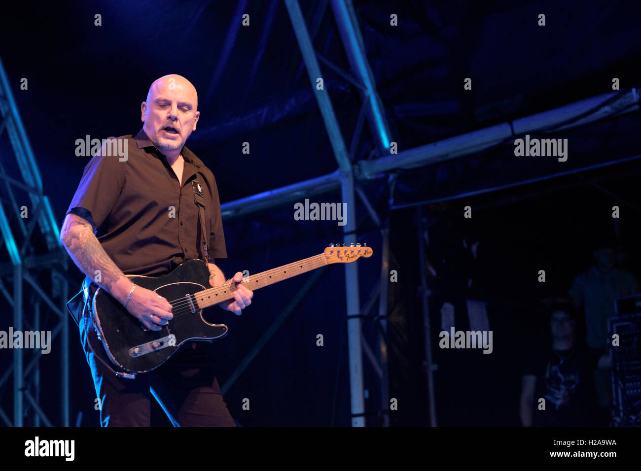 Gli Stranglers effettuando al Larmer Tree Festival, Wiltshire, Inghilterra, Regno Unito. Luglio 15, 2016 Foto Stock