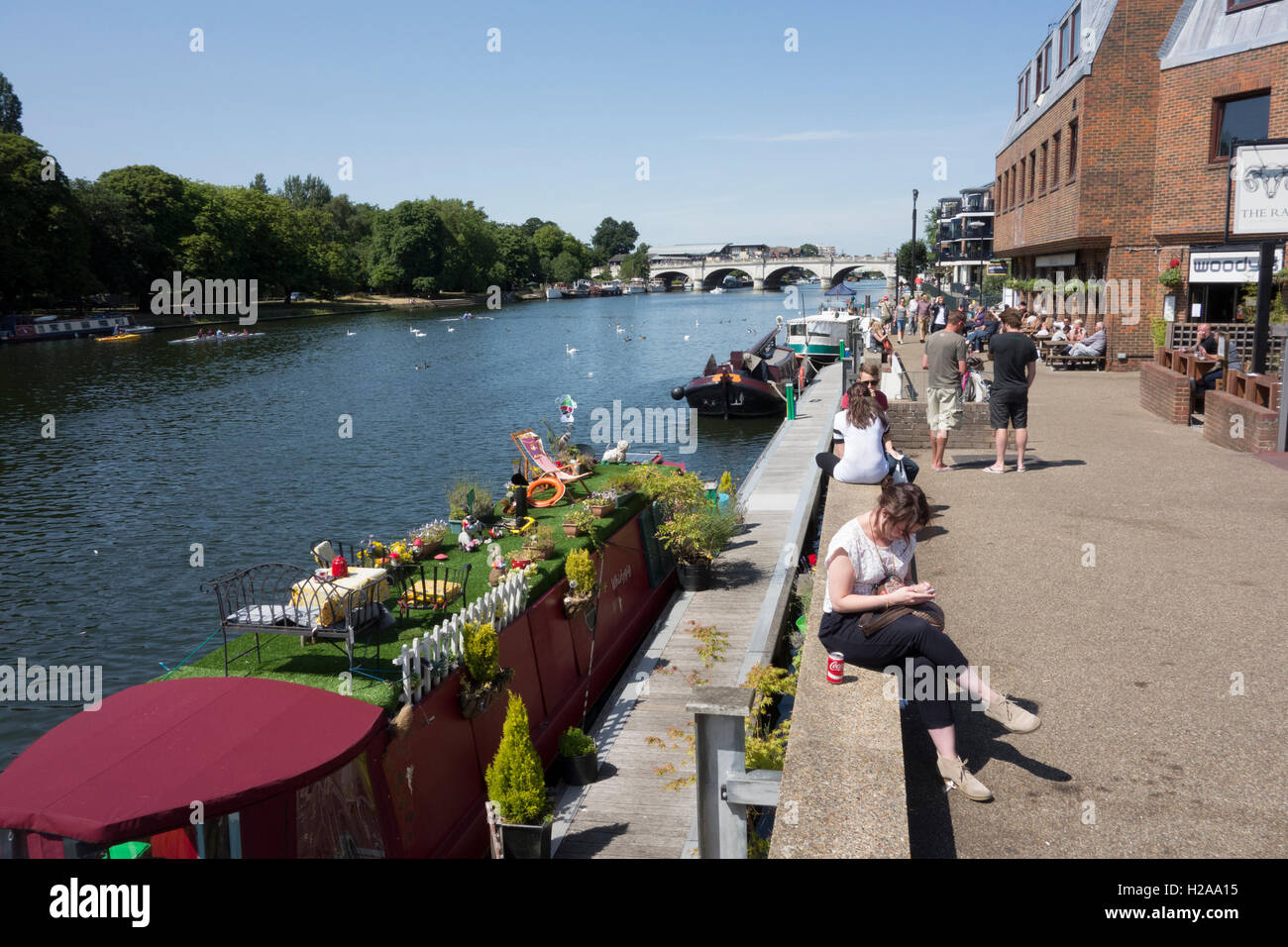 Regno Unito, Inghilterra, Surrey, Kingston upon Thames Scena di fiume Foto Stock