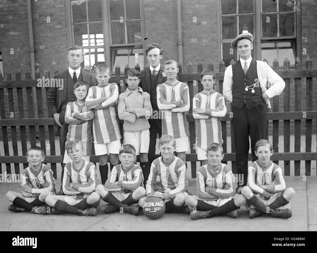 La Groenlandia Scuola Calcio team 1919-1920 ' eventualmente Groenlandia Scuola Co. Durham. Foto di Tony Henshaw Foto Stock