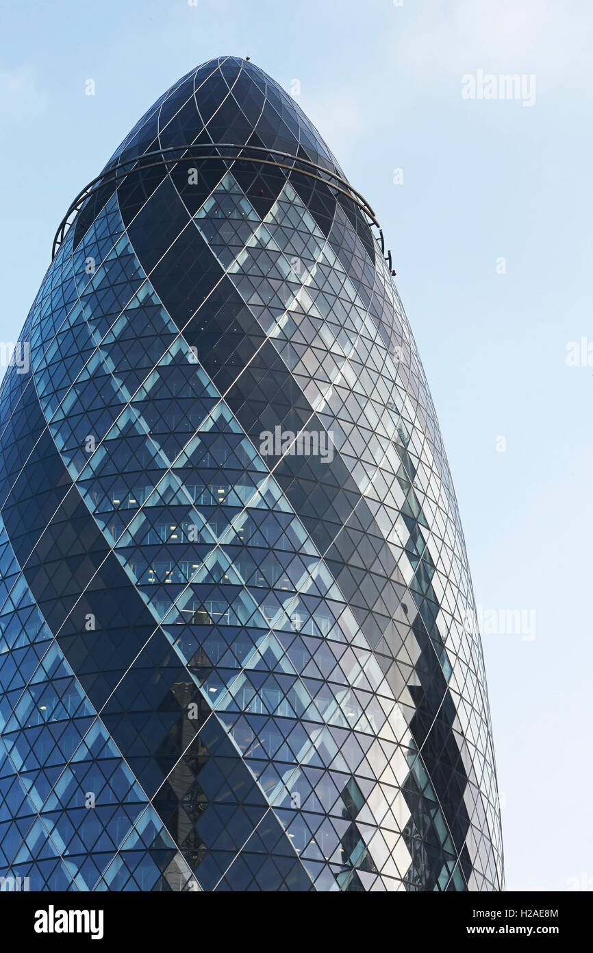 Iconica facciata vetrata. Il Gherkin, Londra, Regno Unito. Architetto: Foster + Partner, 2004. Foto Stock