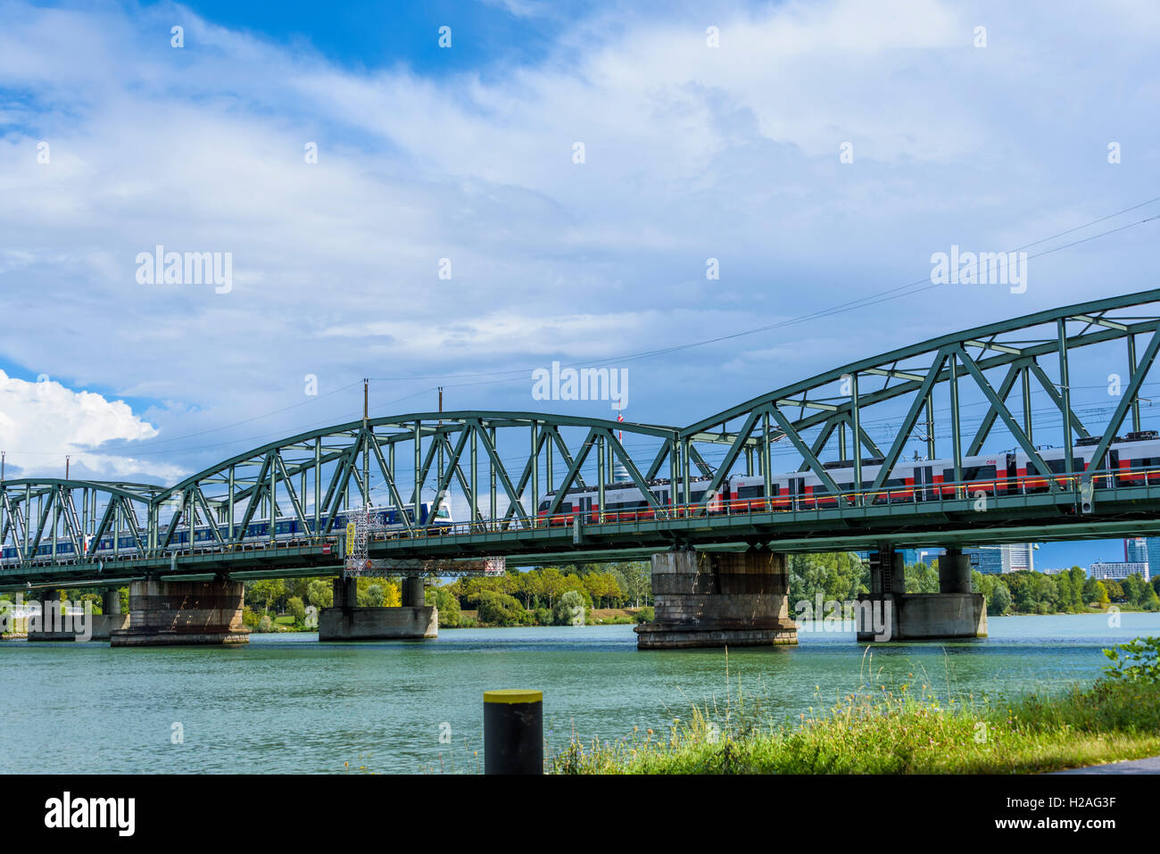 Nordbahnbrücke. Il nord del ponte ferroviario, Vienna, Austria. Foto Stock