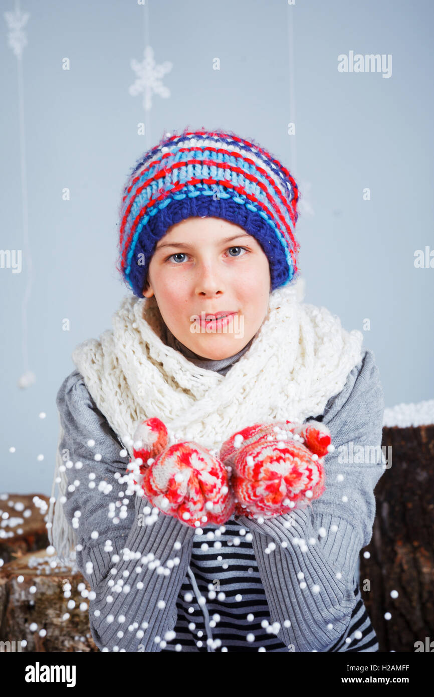 Funny Girl in inverno abiti. Foto Stock