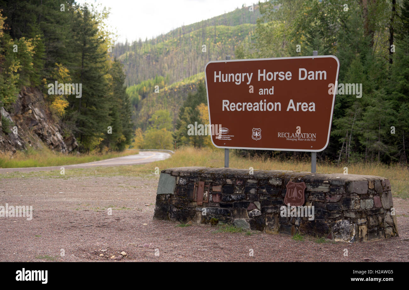 Il segno segna la zona intorno a Hungry Horse Damn Montana Foto Stock