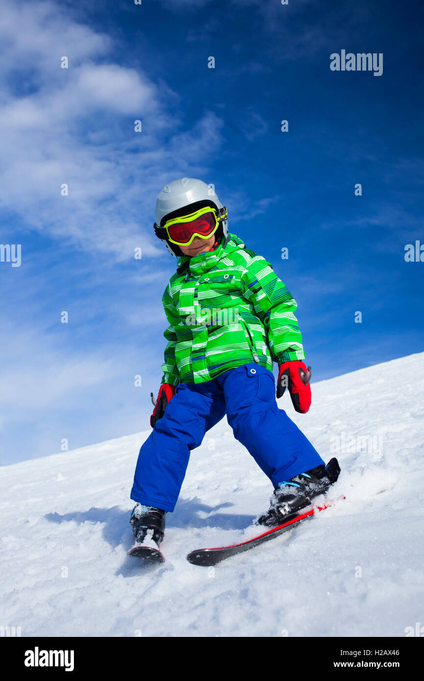 La foto di un junior sciatore Foto Stock