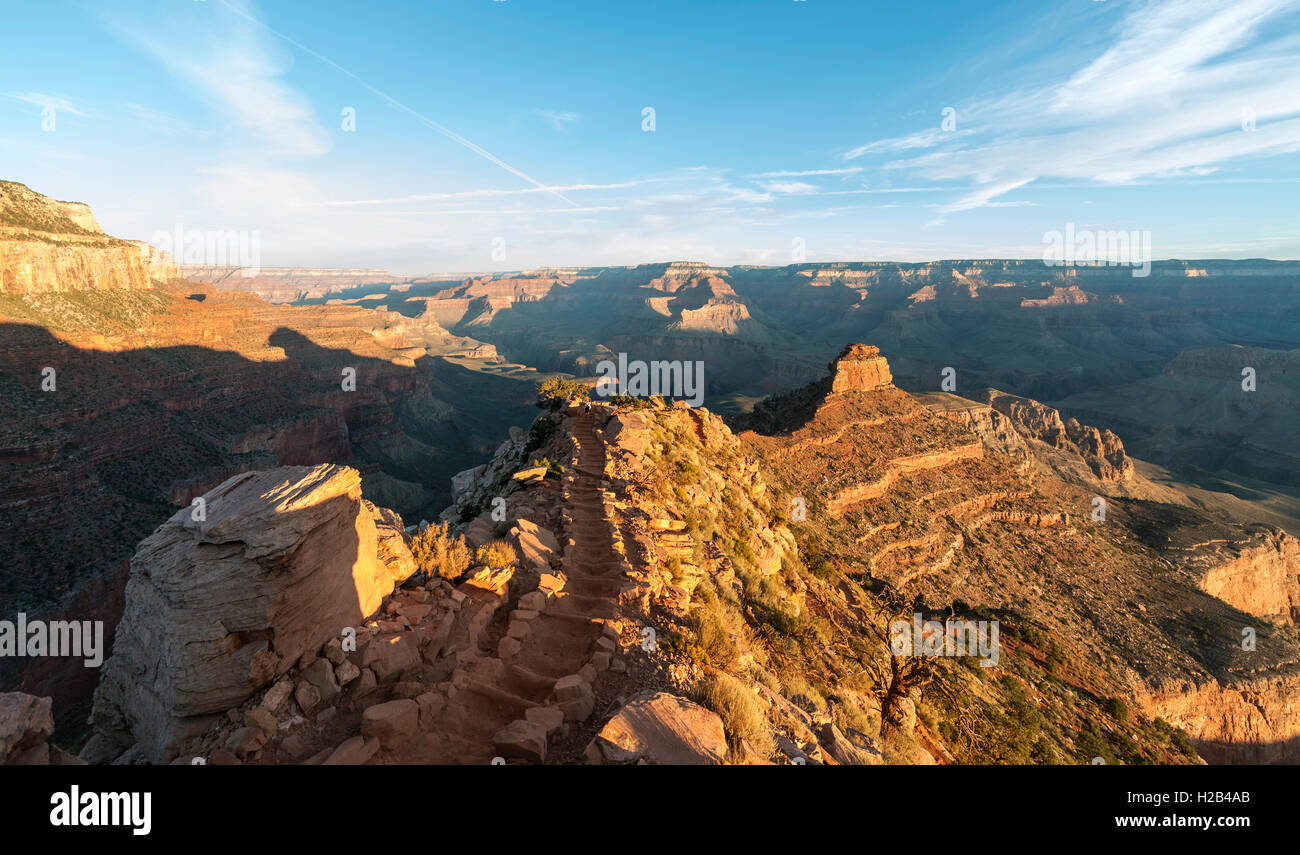 Sentiero escursionistico con scale, South Kaibab Trail, scendendo dal South Rim, il Parco Nazionale del Grand Canyon, Arizona, Stati Uniti d'America Foto Stock