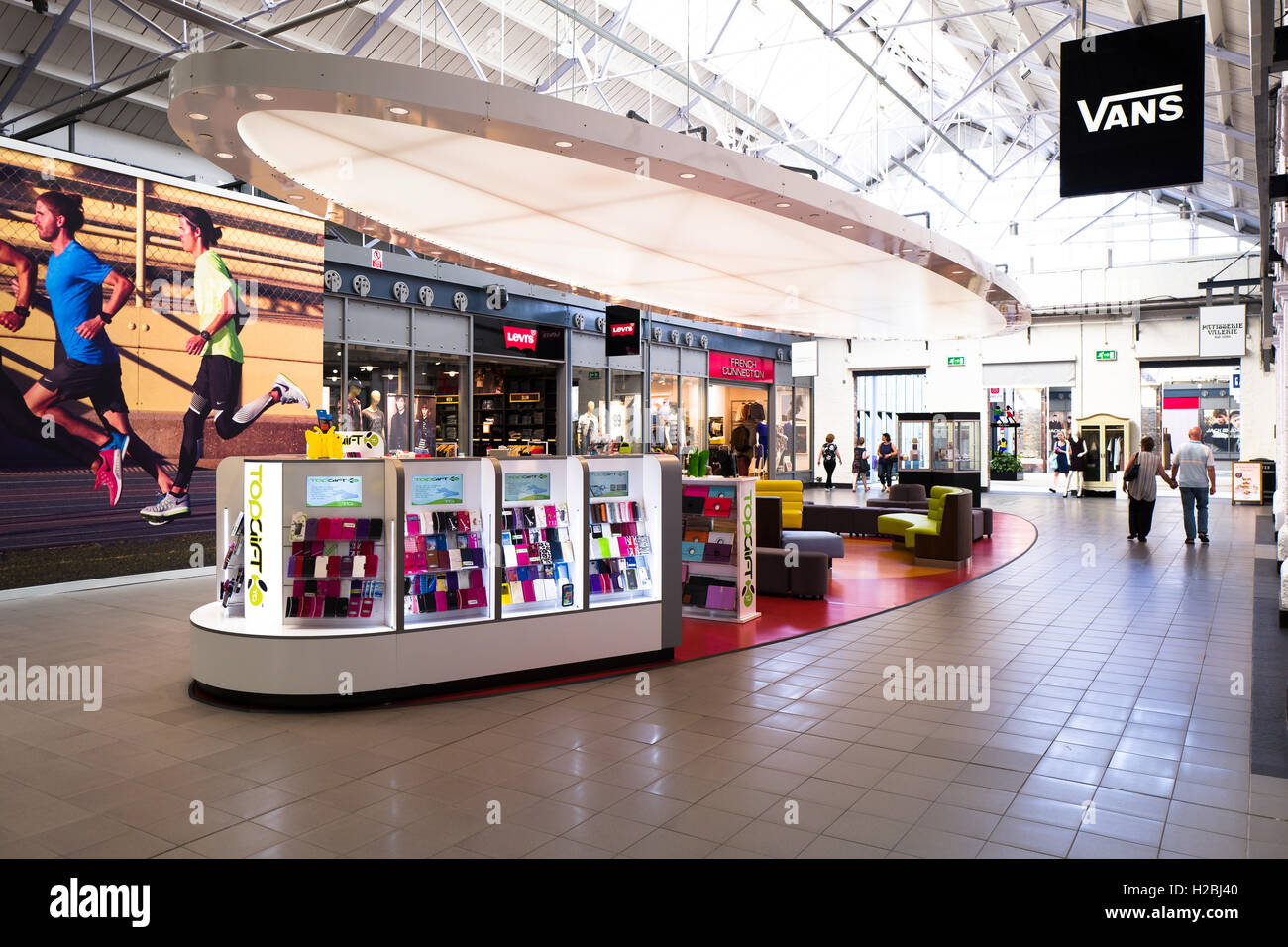 Murale e visualizza all'interno del Swindon Designer Outlet Centre Regno Unito Foto Stock