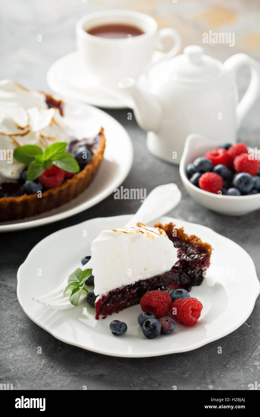 Berry crostata con meringa Foto Stock