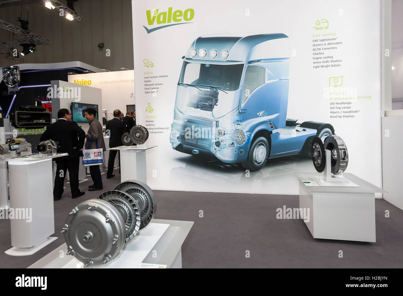 Stand di automobilistico francese società fornitore Valeo a veicoli commerciali Fiera IAA Foto Stock