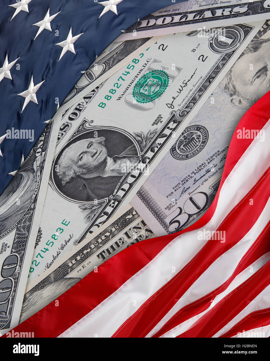 Bandiera americana sulle banconote assortiti Foto Stock