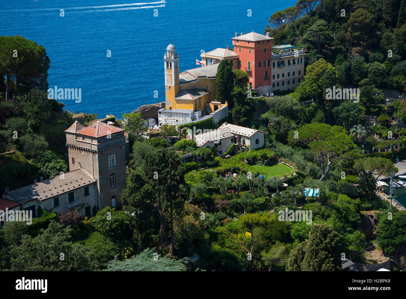 Il grazioso porto e villaggio a Portofino sulla Riviera Italiana in Liguria Italia Foto Stock