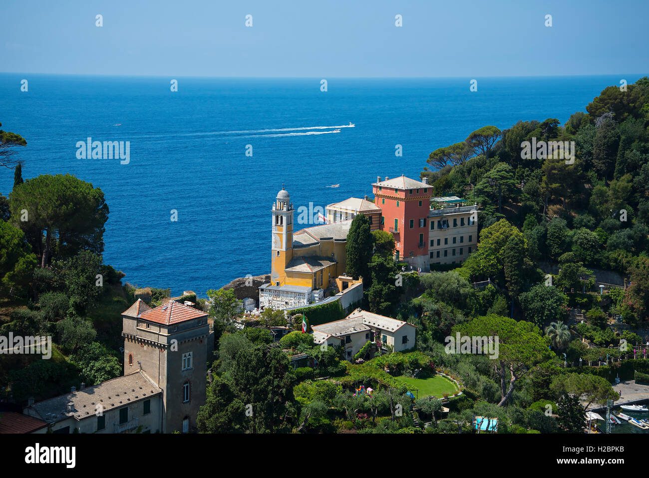 Il grazioso porto e villaggio a Portofino sulla Riviera Italiana in Liguria Italia Foto Stock