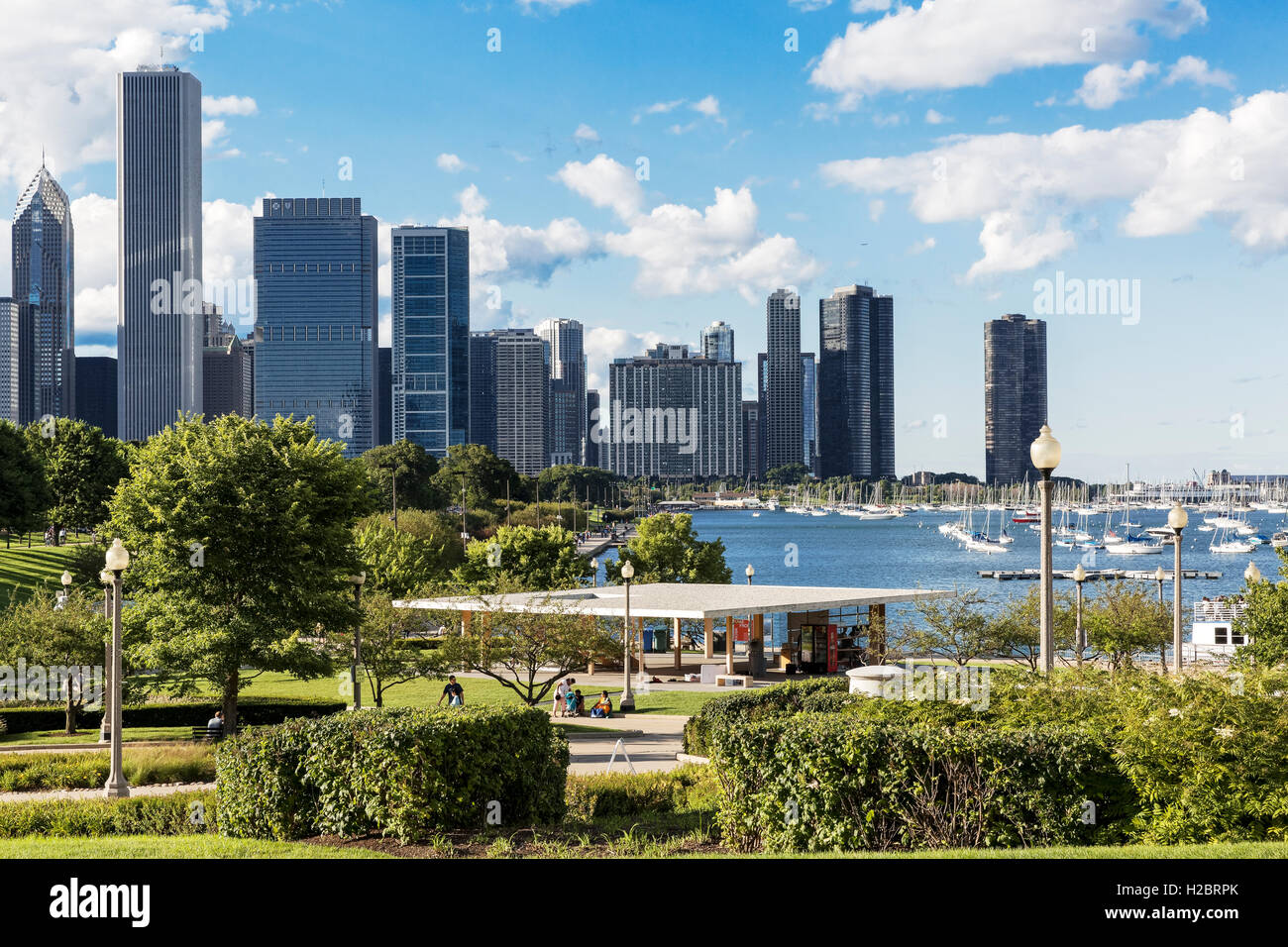 Chicago City Skyline, lago Michigan, e Marina, Chicago, Illinois, STATI UNITI Foto Stock