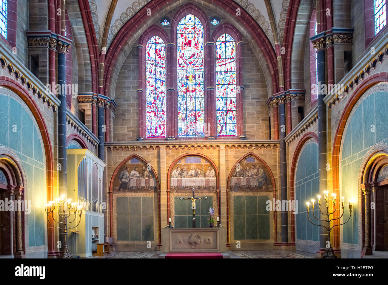 Altare e coro nella cattedrale di San Pietro, Brema, Germania Foto Stock