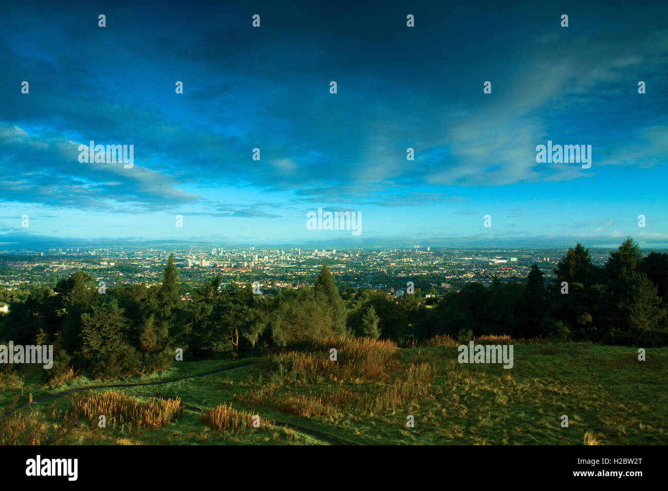 Glasgow e Campsie Fells da Cathkin Braes Country Park, Glasgow Foto Stock