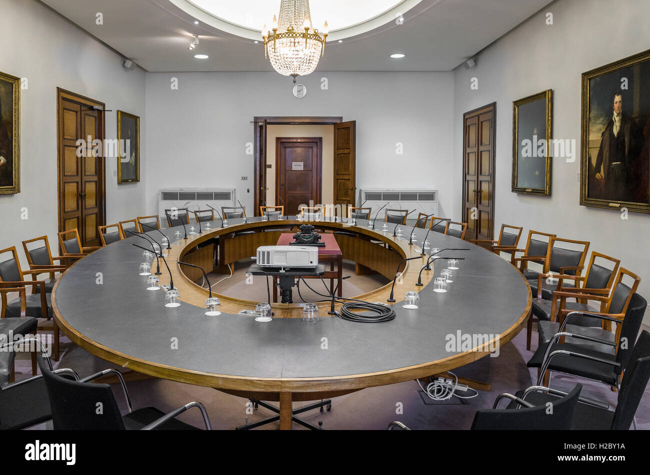 La sala del Consiglio presso la Royal Society di Londra, Inghilterra. Foto Stock
