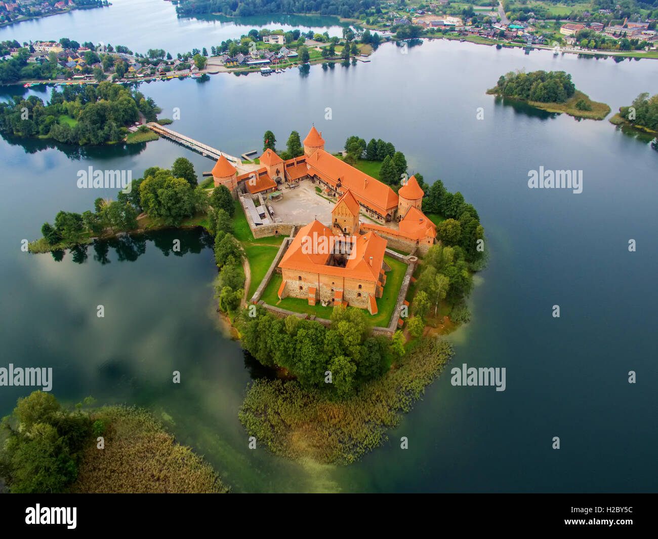 Trakai, Lituania: Isola castle, antenna UAV vista superiore Foto Stock