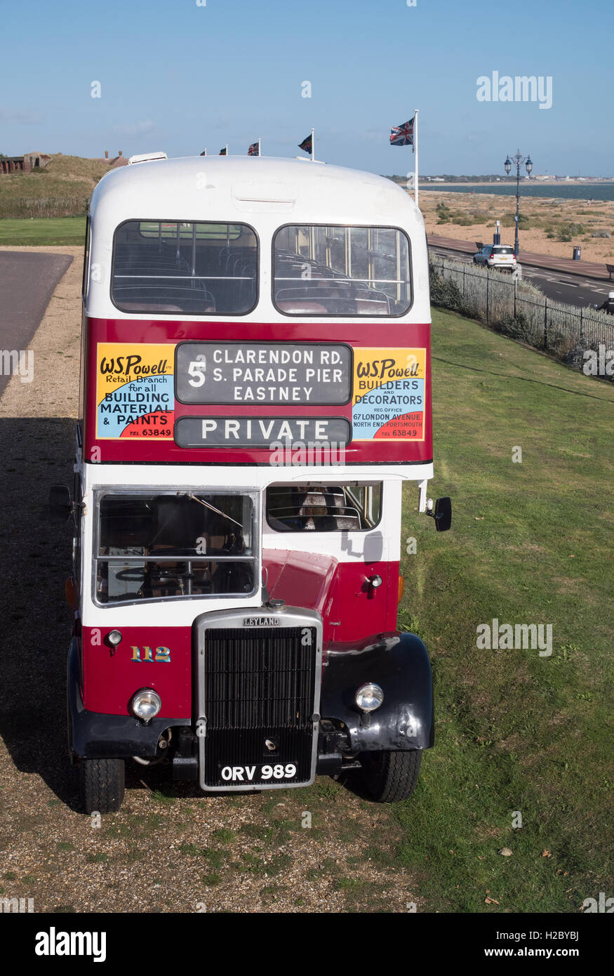 Portsmouth Corporation Leyland Titan PD2/40 ORV 989 autobus a Southsea seafront, Portsmouth, Hampshire, Inghilterra, Regno Unito. Foto Stock
