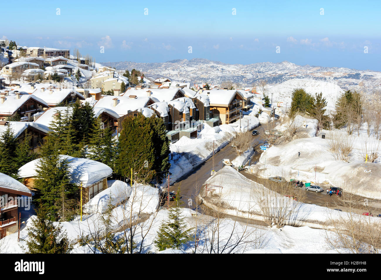 Mzaar Kfardebian stazione sciistica in Libano durante l'inverno, coperto di neve. Si chiama anche Faraya. Medio Oriente Foto Stock