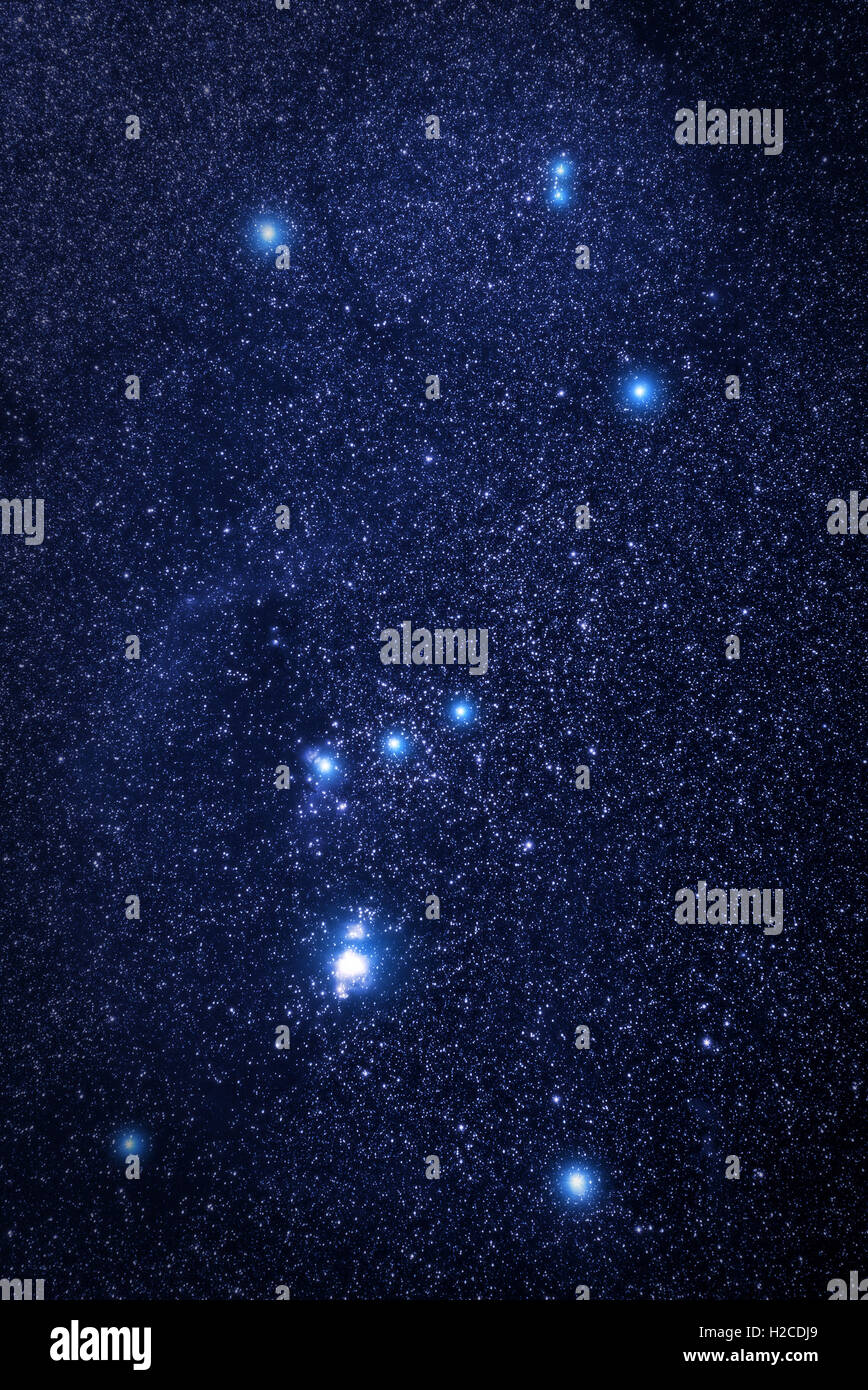 Universo spazio Immagine: foto reale di stellato cielo notturno con l'inverno la costellazione di Orione. Foto Stock