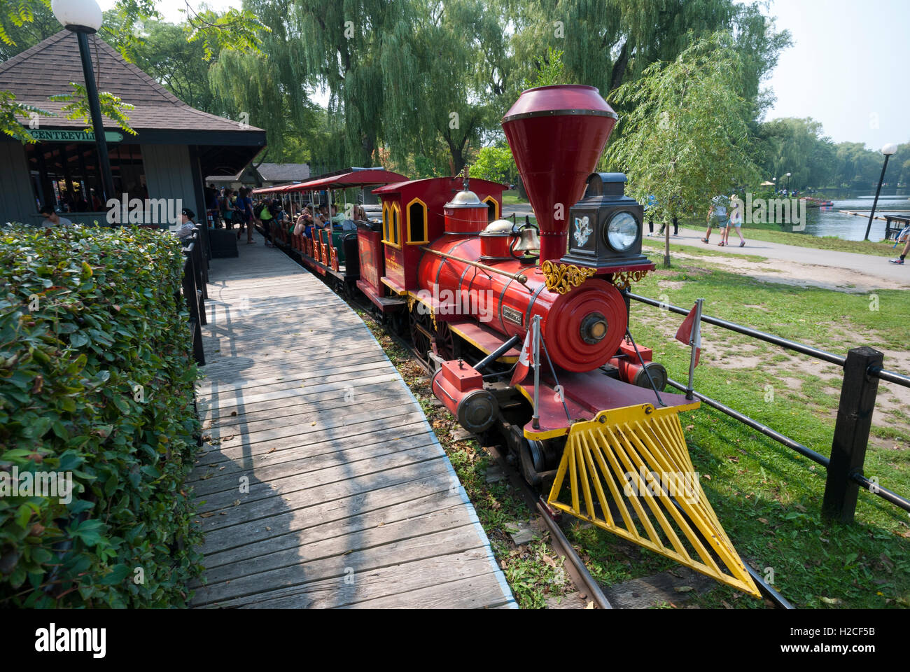 Il ben noto Centreville miniatura in treno a Centreville Amusement Park a Toronto Island Park. Toronto Ontario Canada Foto Stock